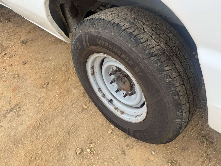 2013-ford-e350-image-8