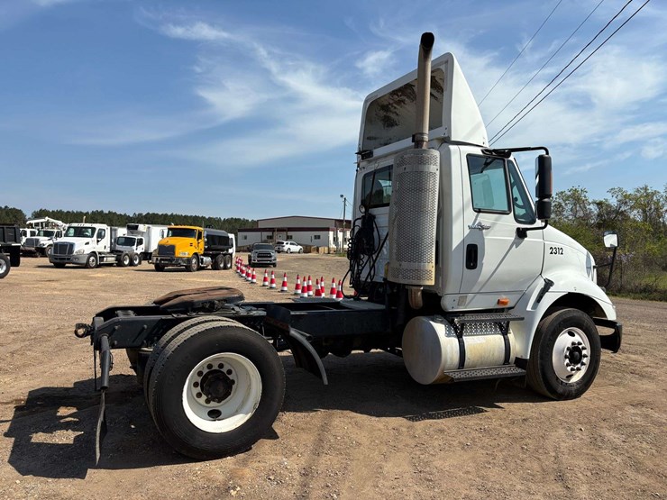 2010-international-8600-image-5