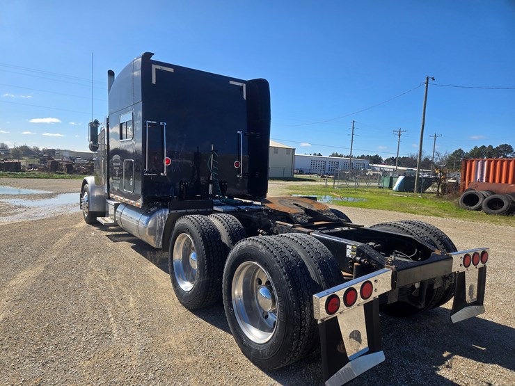 2005-peterbilt-379-image-14