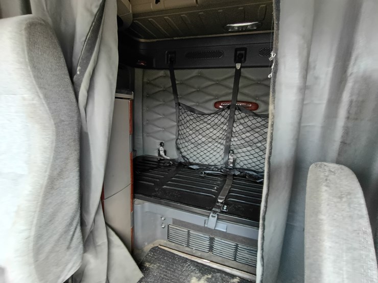 2009-freightliner-cascadia-125-image-68