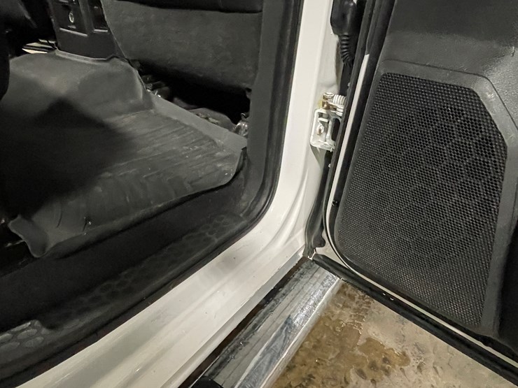 2012-dodge-3500-image-35