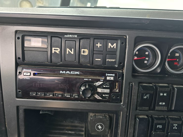 #22610-•-2019-mack-anthem-sleeper-truck-image-52
