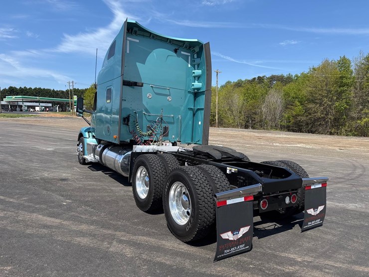 2023-peterbilt-579-image-4