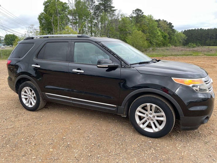 2015-ford-explorer-xlt-image-4