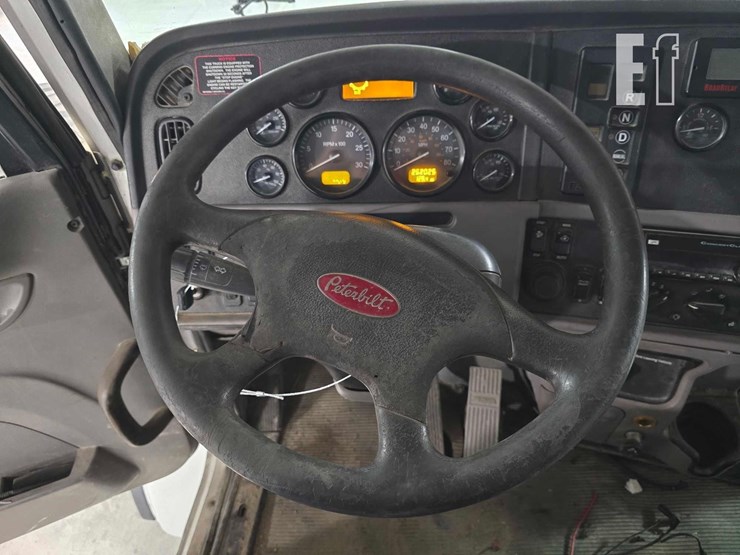 2017-peterbilt-367-image-10