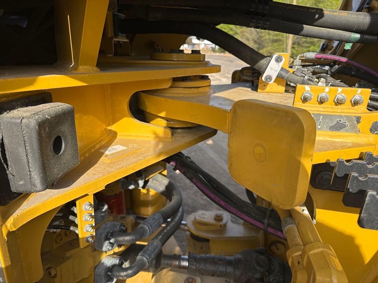 2021-caterpillar-926m-image-15