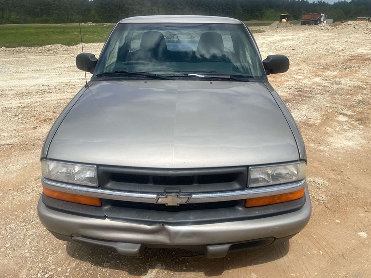 2000-chevrolet-s10-image-5