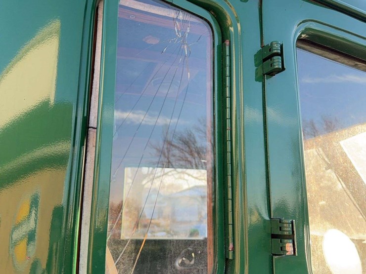 autocar-u70-truck-tractor-image-21