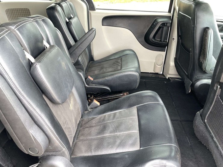 2019-dodge-grand-caravan-sxt-image-14