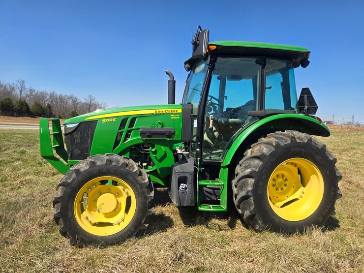 2019-john-deere-5100e-image-4