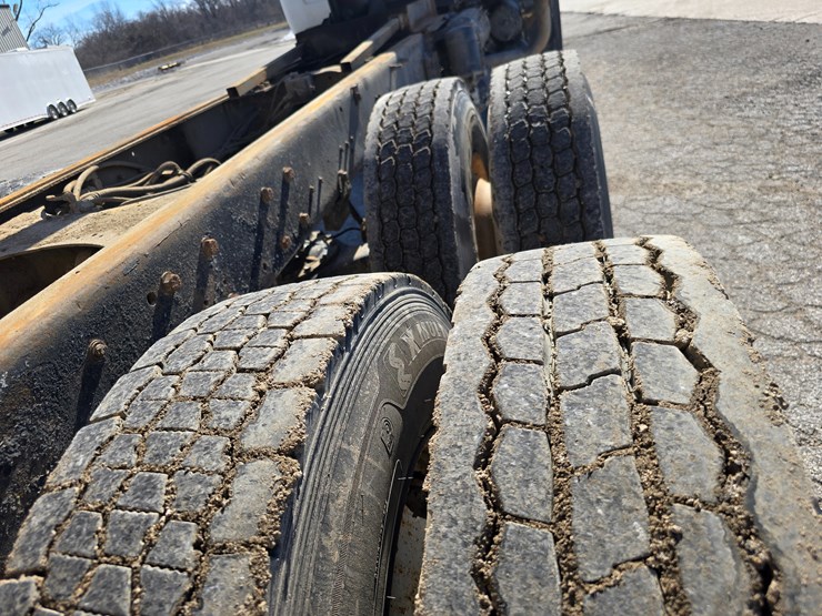 2001-mack-rd688s-image-76