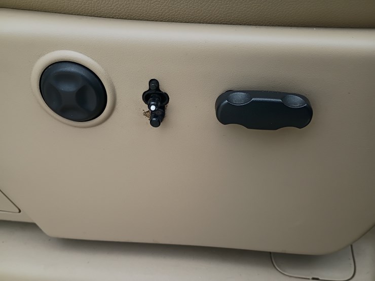 2013-chevrolet-2500-image-37