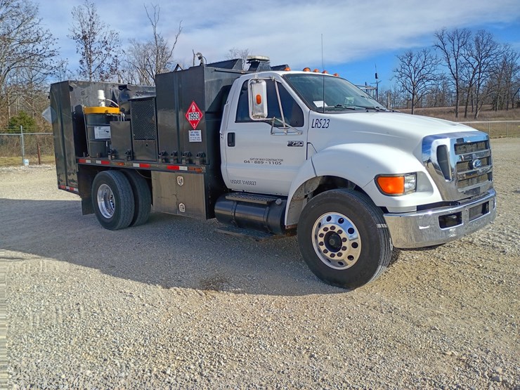 2005-ford-f750-image-16