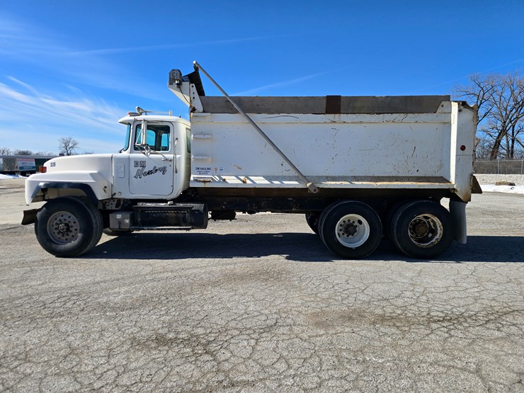 2001-mack-rd688s-image-7