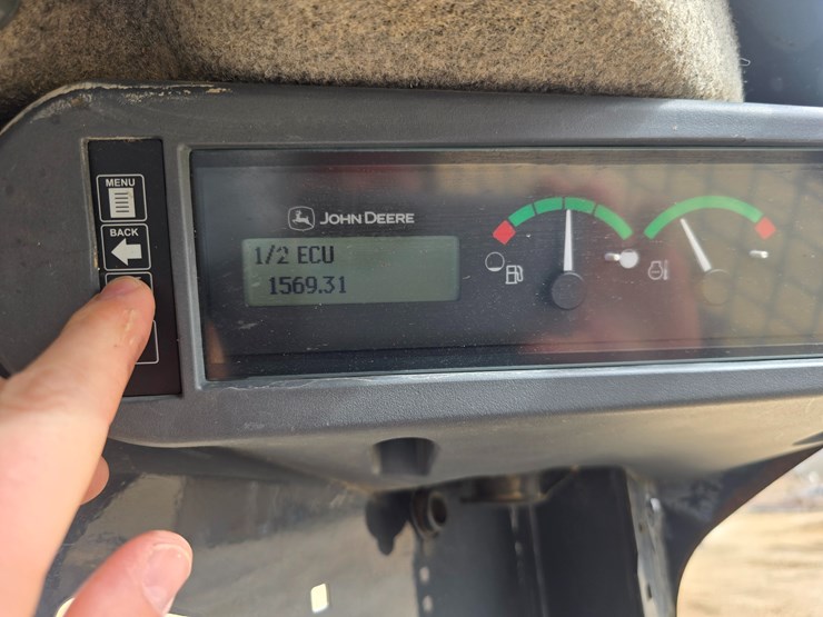 2013-deere-329d-image-41