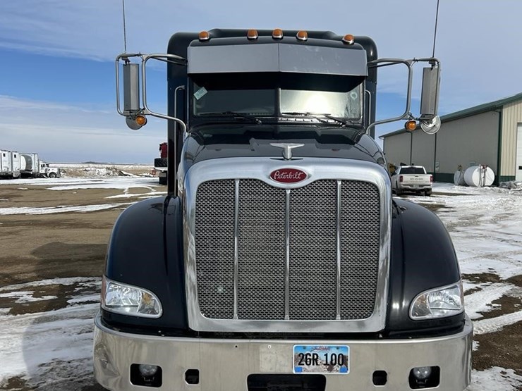 2012-peterbilt-386-image-2