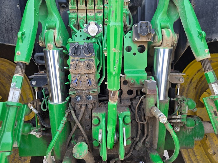 john-deere-6125r-image-34