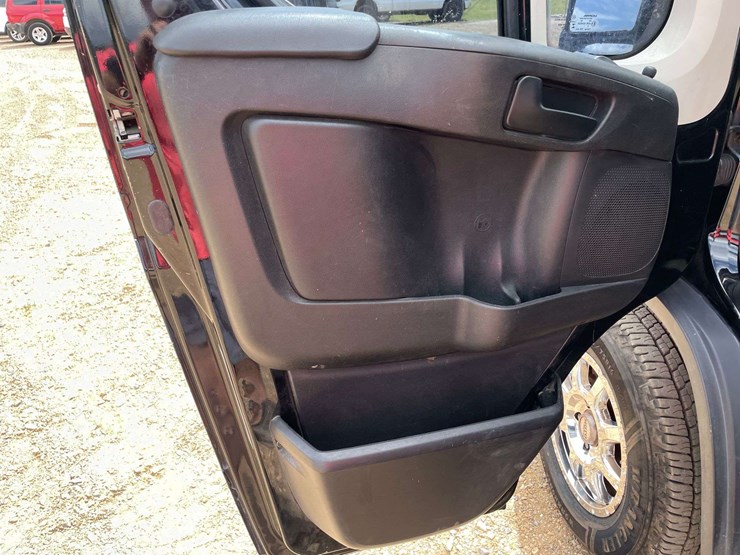 2015-ram-promaster-1500-image-9