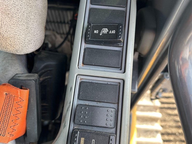 2019-deere-345g-lc-image-44