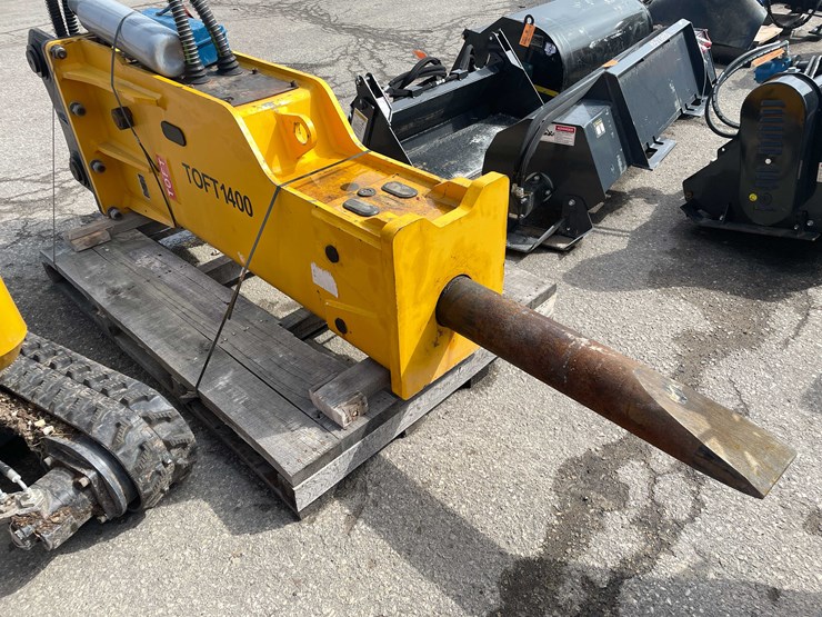 caterpillar-320-image-7