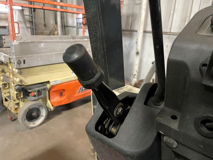 #1467-•-nissan-forklift-(e)-image-17