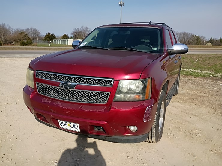 2010-chevrolet-tahoe-image-16