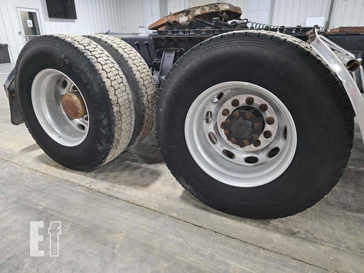 2008-peterbilt-388-image-25