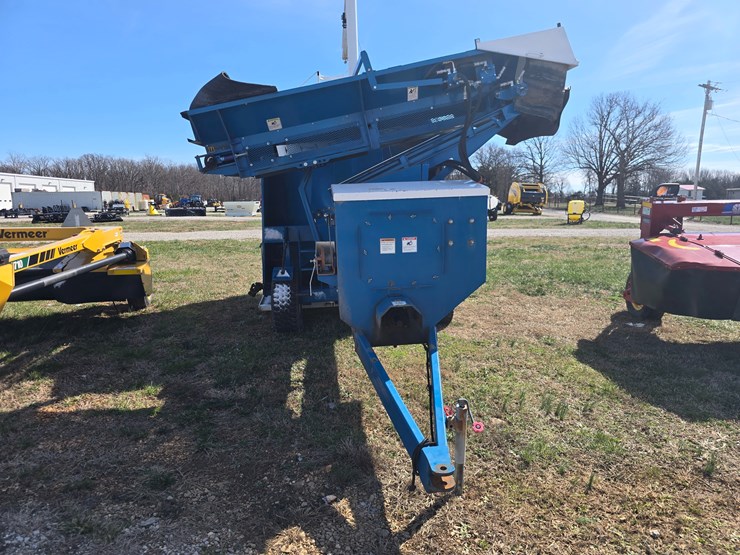 #22529-•-2015-roto-express-livestock-bedding-processor-/-bale-processor-image-7