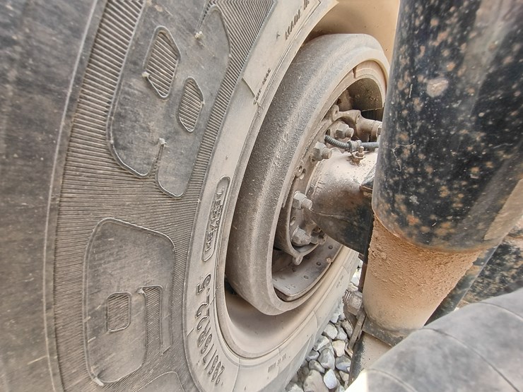 2009-freightliner-cascadia-125-image-101