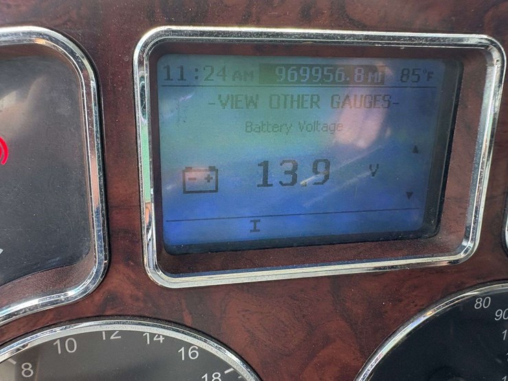 2013-mack-pinnacle-cxu613-image-40