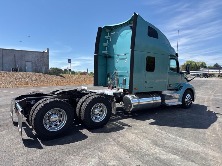 2023-peterbilt-579-image-6