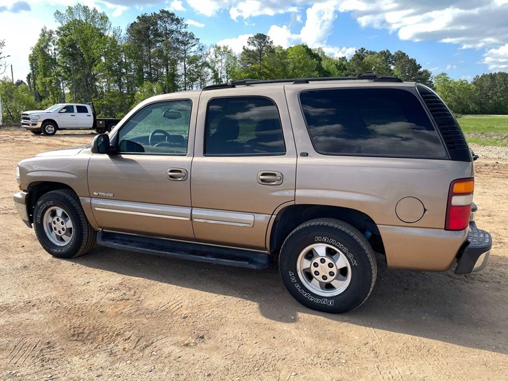 2003-chevrolet-tahoe-lt-image-2