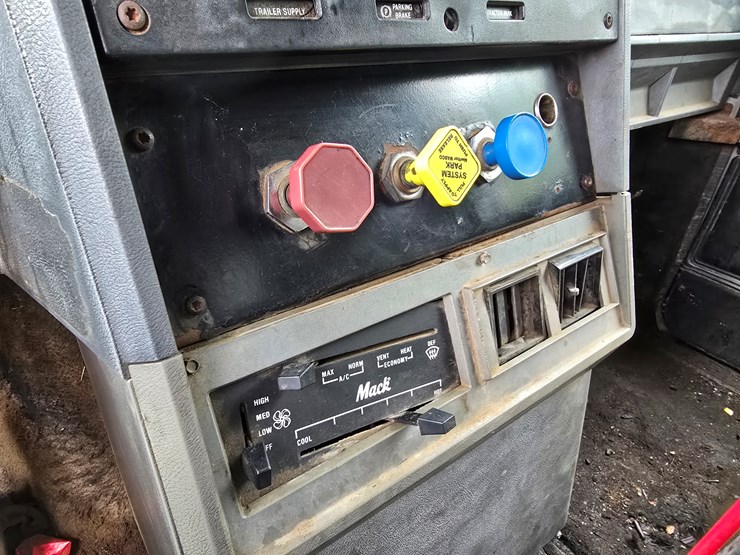 1994-mack-ch613-image-57