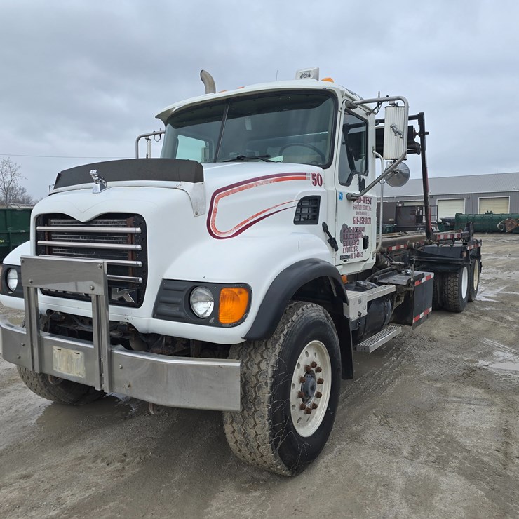 #22591 • 2007 Mack CV713 Granite Roll-Off Truck