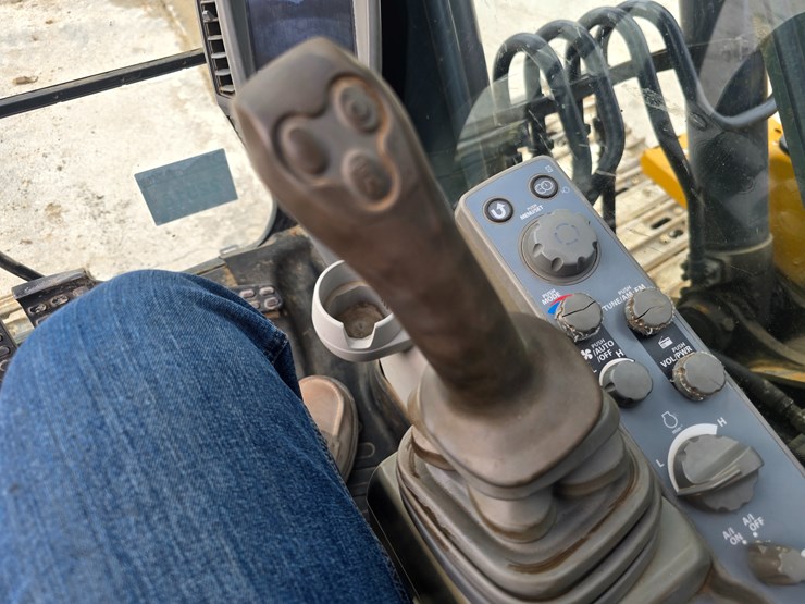 2013-deere-160g-lc-image-88