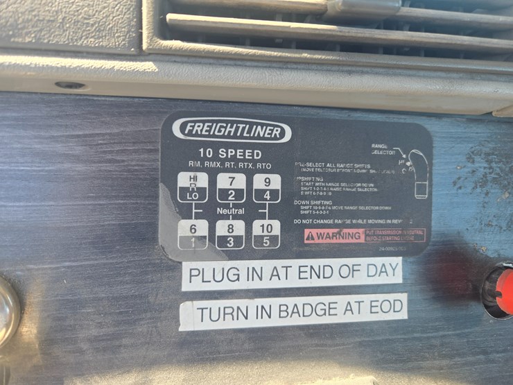 2006-freightliner-columbia-120-image-56