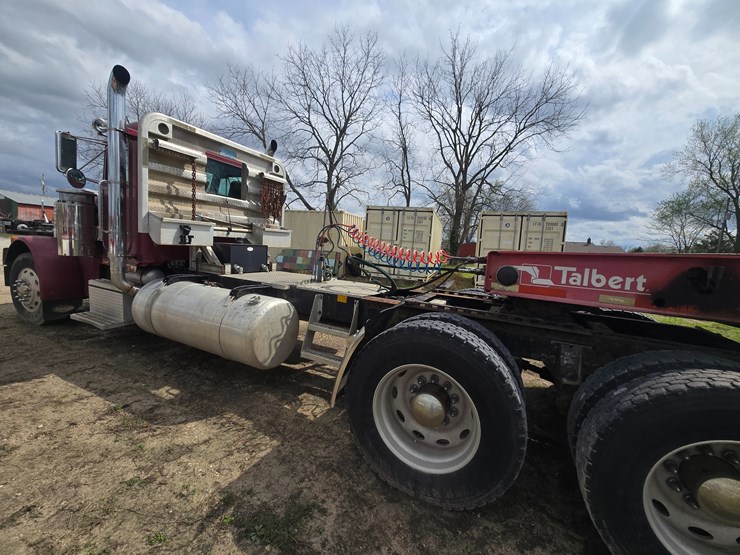 1994-peterbilt-379-image-3