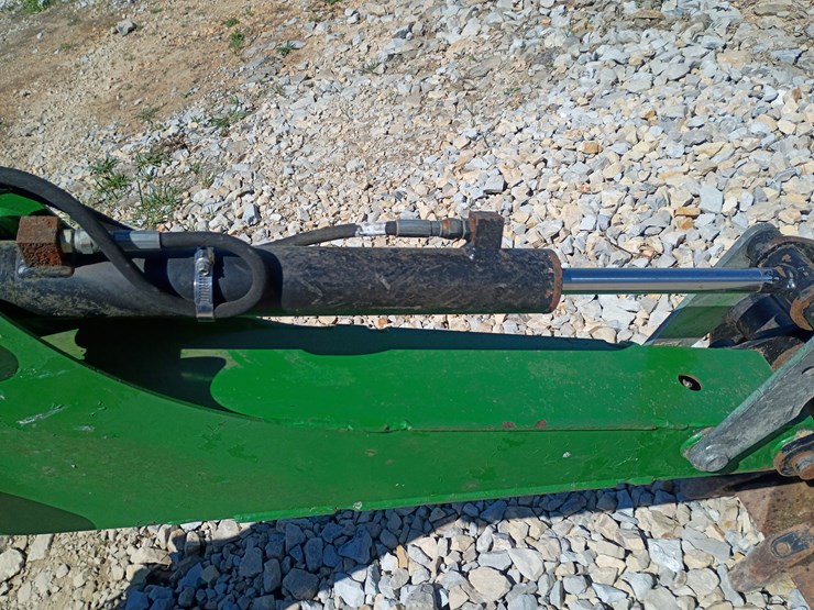 2013-john-deere-1025r-image-65