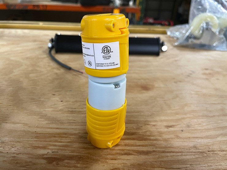 #2442-•-lot-of-5-wall-plugs-and-receptacles-(pr13)-image-2