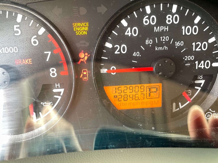 2011-nissan-frontier-sv-image-26