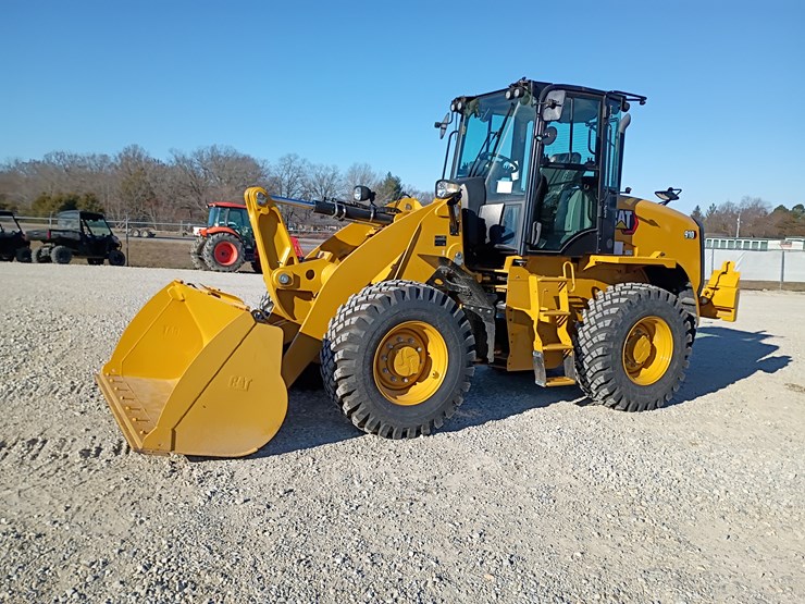 2023-caterpillar-910-image-2