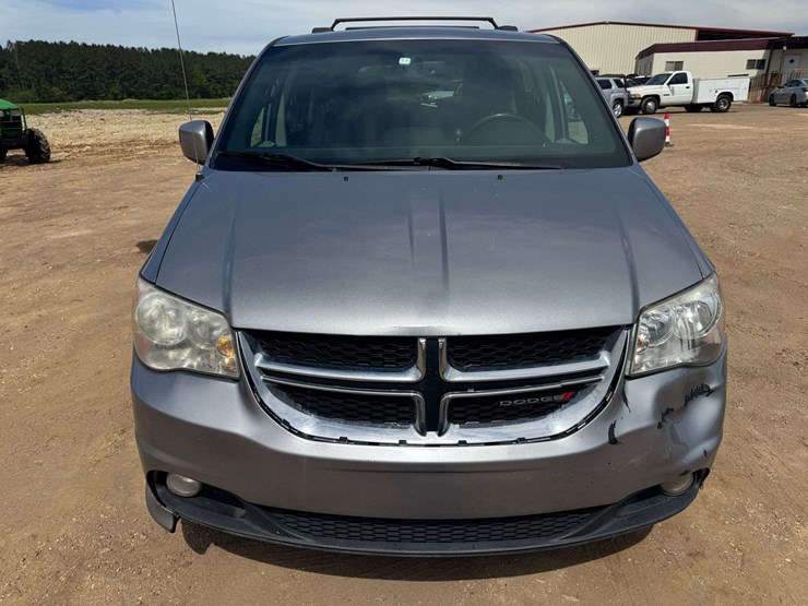 2017-dodge-grand-caravan-sxt-image-5