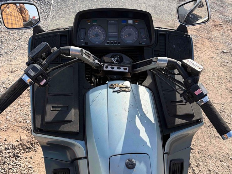 yamaha-venture-motorcycle-image-11