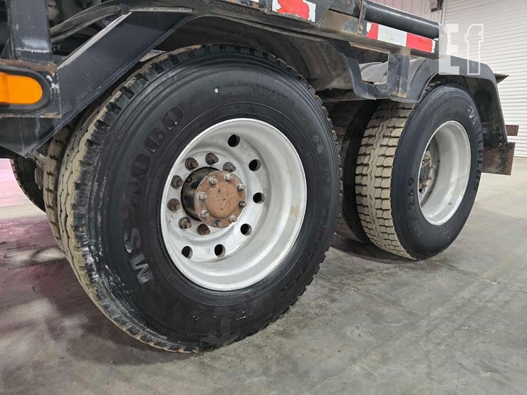 2017-peterbilt-367-image-25