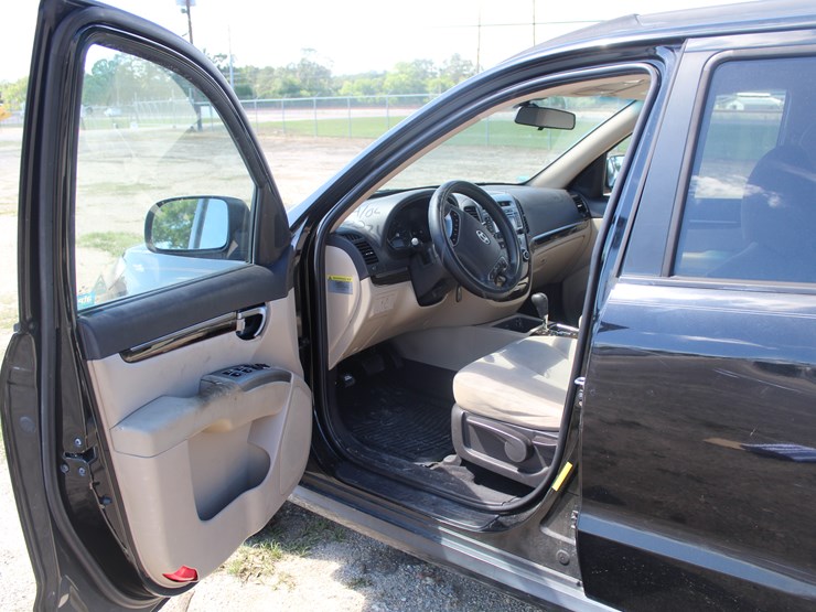 2010-hyundai-santa-fe-image-15