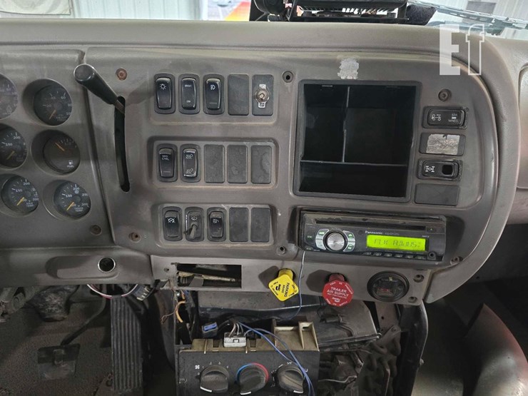 2005-mack-chn613-image-14