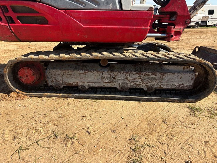 2013-takeuchi-tb235-image-17