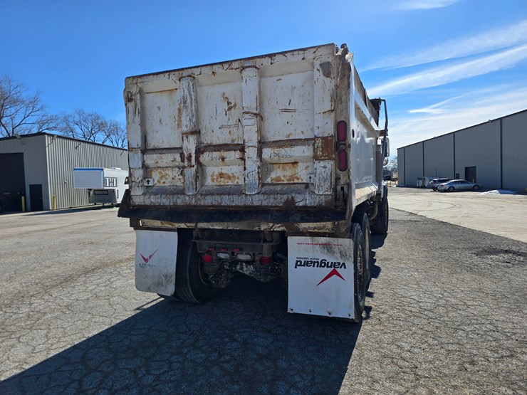 2001-mack-rd688s-image-13