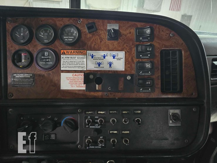 2004-peterbilt-378-image-15