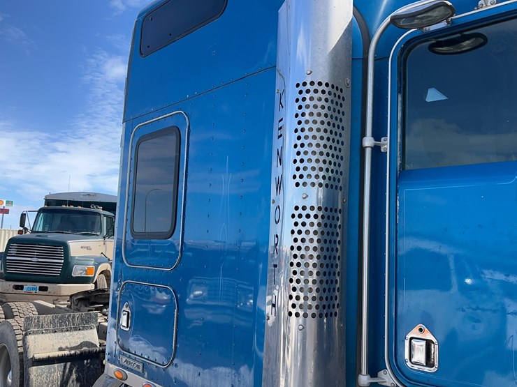 2004-kenworth-w900-image-38